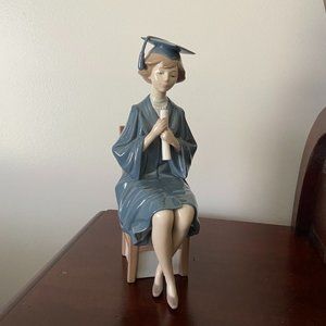 LLadro Girl Graduate